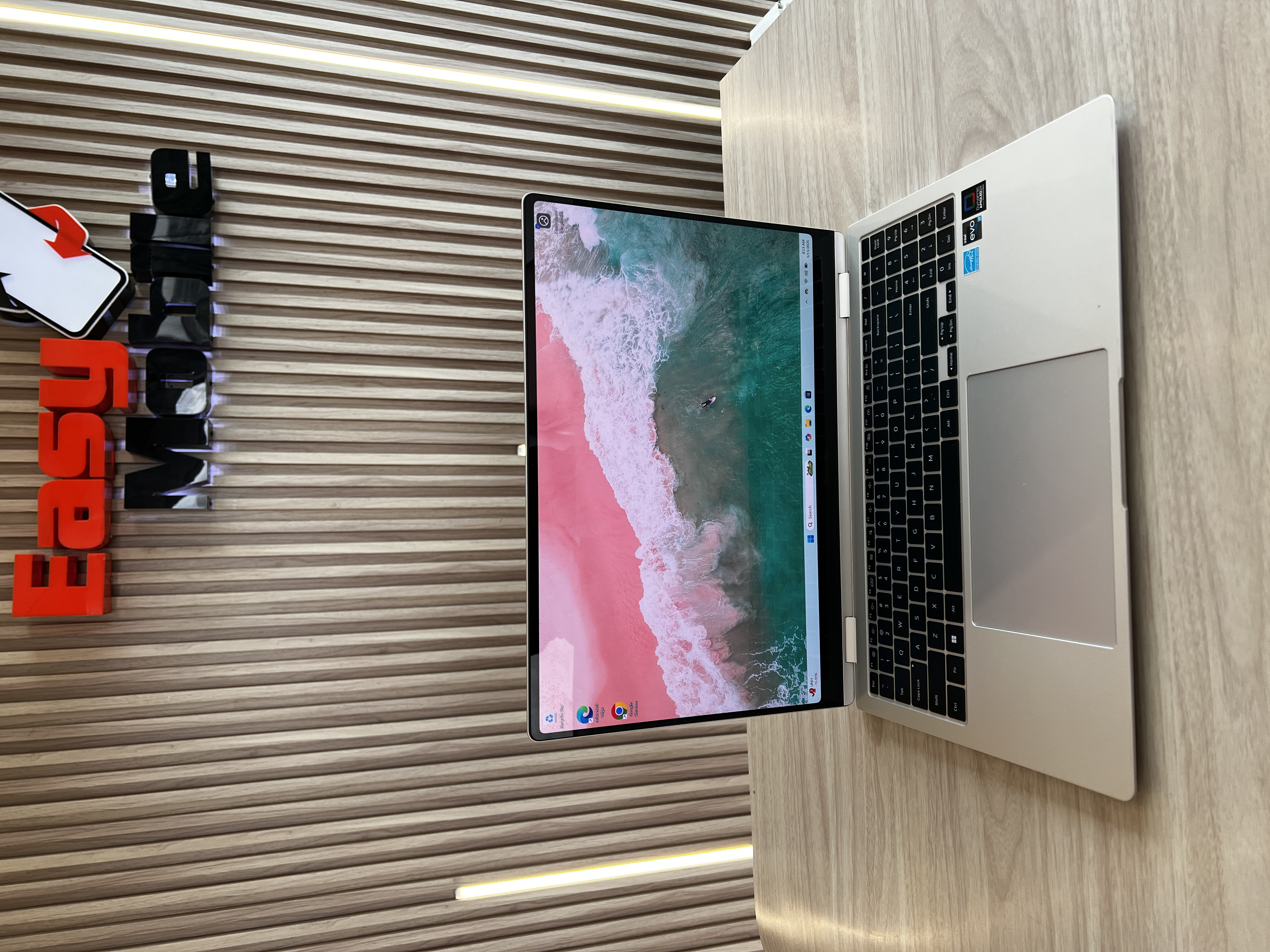computadoras y laptops - BOOK 3 PRO 16" 360 AMOLED i7-13 16/1TB INTEL IRIS  3