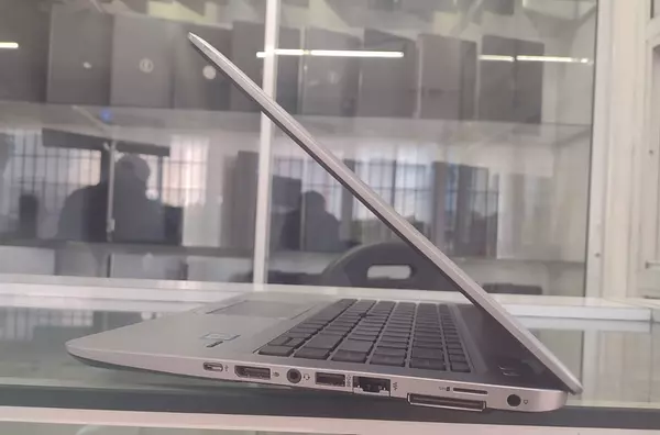 computadoras y laptops - Laptop HP EliteBook 840 G4 Core i5 2da 256GB SSD 16GB  Mouse gratis 5