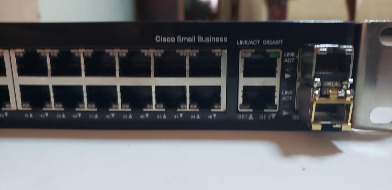 Switch Cisco Small Bussines 48 puertos POE