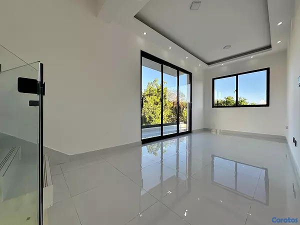 casas - venta de casa con piscina en la autopista de san isidro Santo Domingo este  9