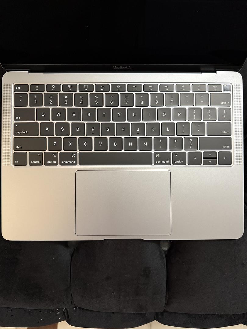 computadoras y laptops - Vendo MacBook Air-2019 de 13” excelentes condiciones. Whattsap +1 202-476-9402 2