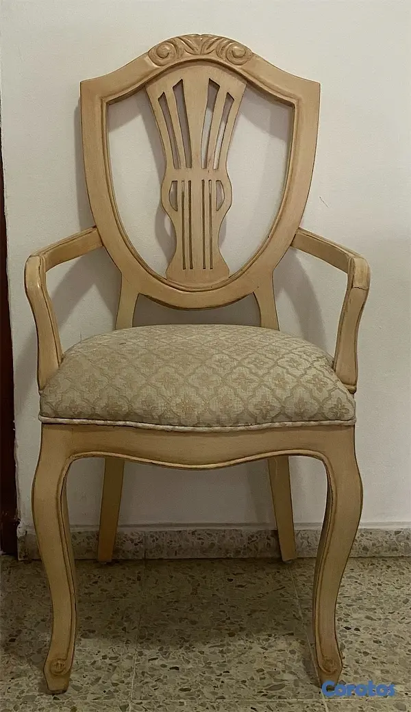 muebles y colchones - Juego de comedor rectangular 
Caoba con técnica aplicada
6 sillas 
 3
