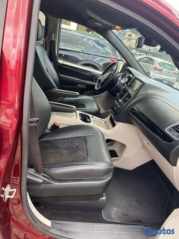 jeepetas y camionetas - DODGE GRAND CARAVAN SXT 2018 10