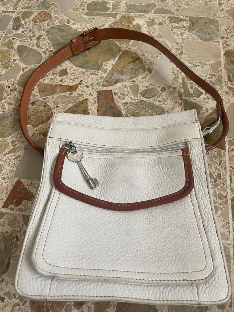 carteras y maletas - Cartera de hombro marca Fossil, en piel color blanco hueso
