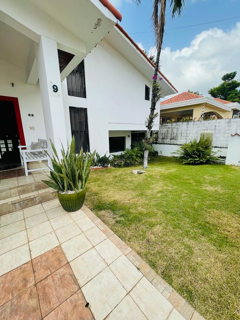casas - casa amueblada en La urbanización fernandez 4 Habitacion 4 baños 