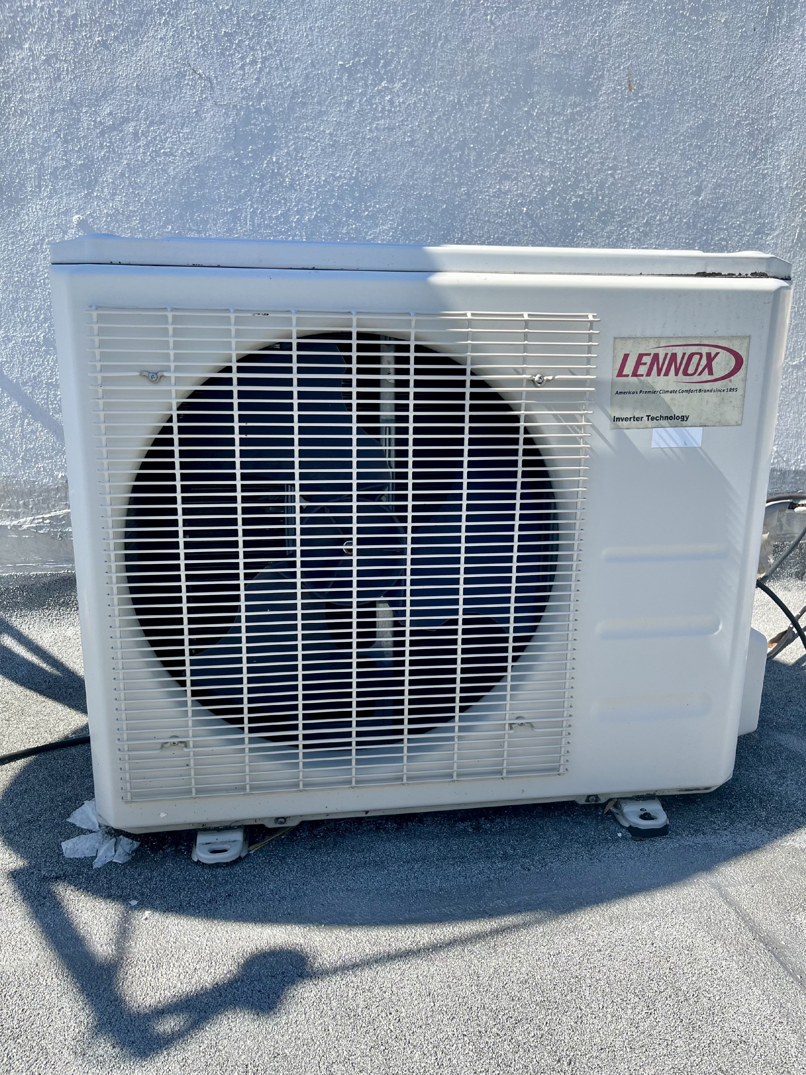 aires acondicionados y abanicos - Aire Lennox 24000BTU Eficiencia 18 - Negociable