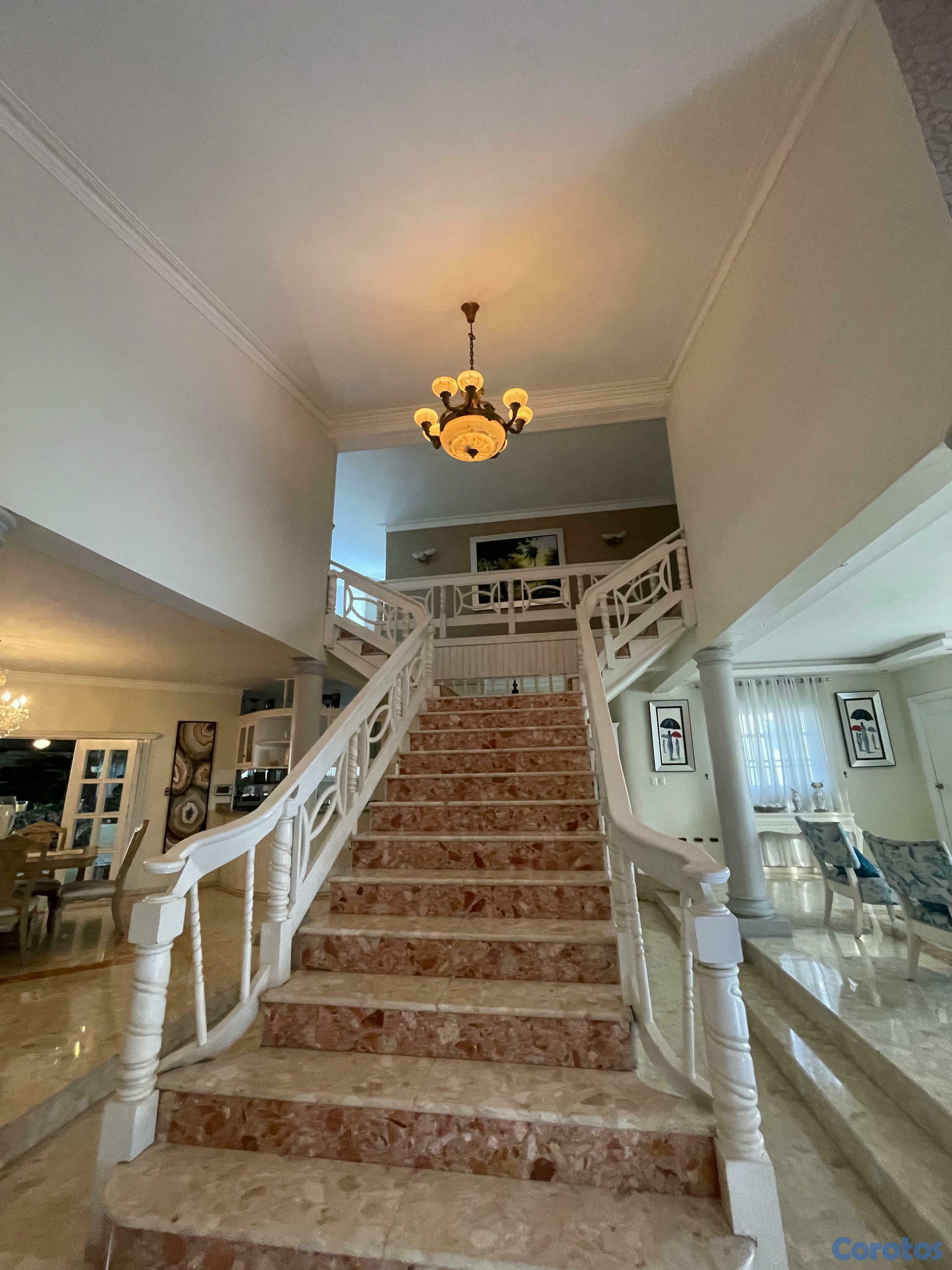 casas -  vendo  casa de 3 niveles en Arroyo Hondo III.D.N. 9