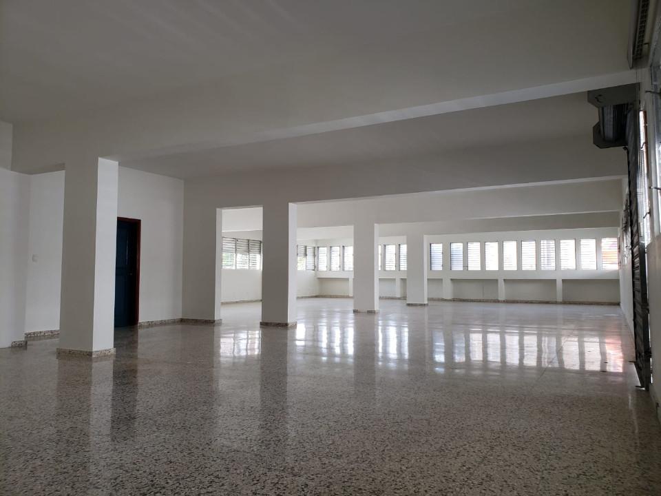 oficinas y locales comerciales - Local Comercial en EVARISTO MORALES 4