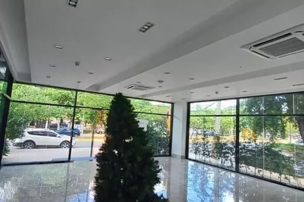 oficinas y locales comerciales - Alquiler Local Comercial Mirador Sur, Santo Domingo 3
