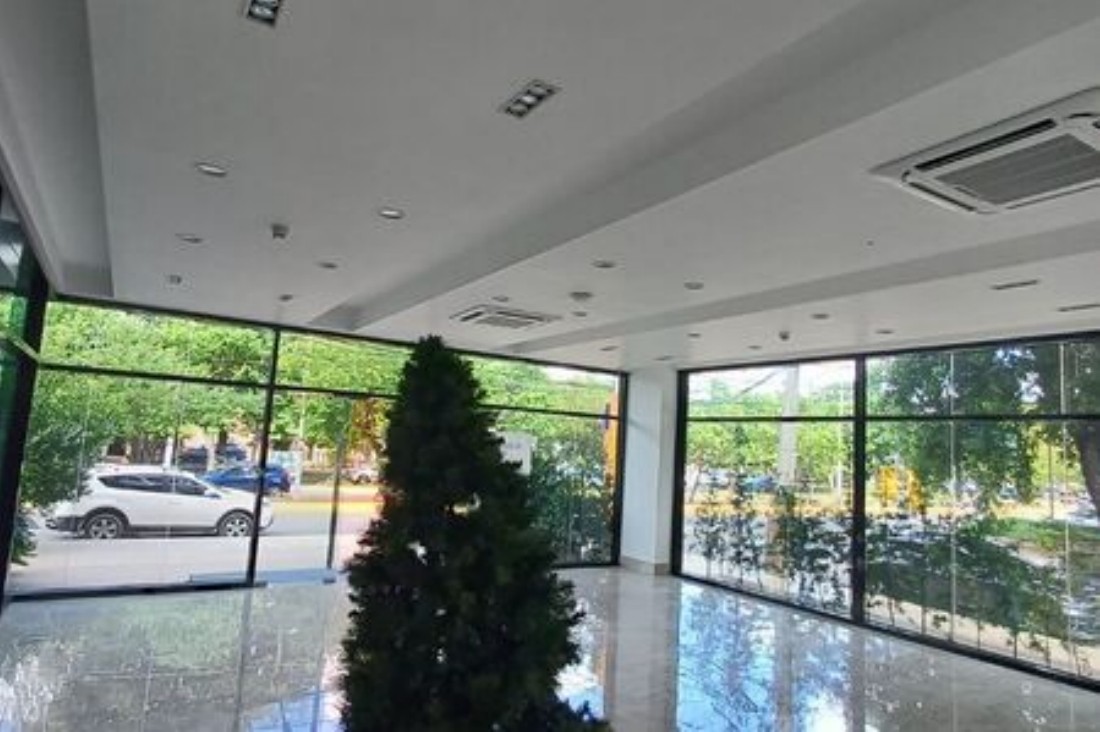 oficinas y locales comerciales - Alquiler Local Comercial Mirador Sur, Santo Domingo 2