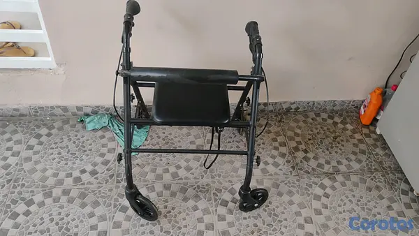 Salud y Equipamiento Médico - se vende andador  2