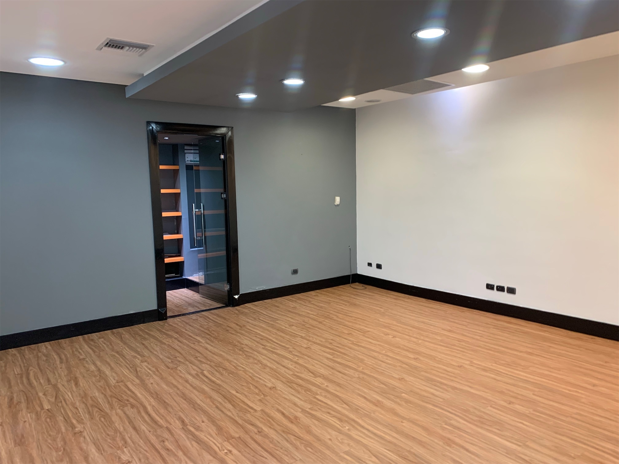 oficinas y locales comerciales - Local en zona exclusiva y céntrica Naco 6