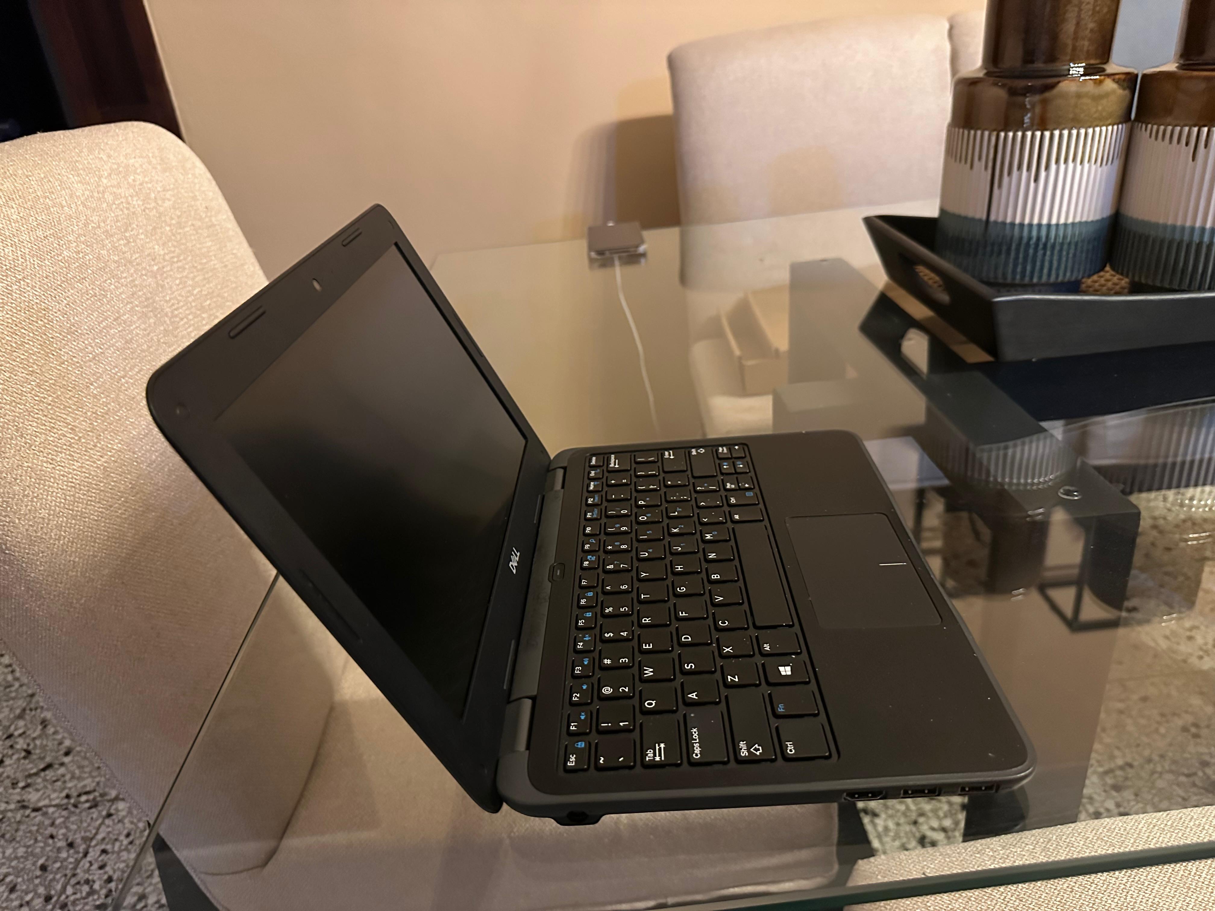 computadoras y laptops - Laptop SSD – Dell Latitude 3190 ideal para clases 7