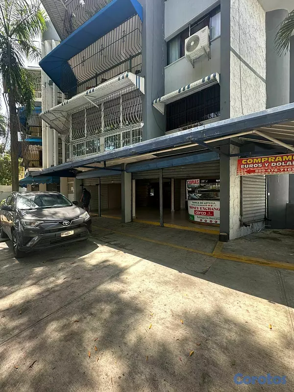 oficinas y locales comerciales - Rento local comercial en el sector de Gazcue  4
