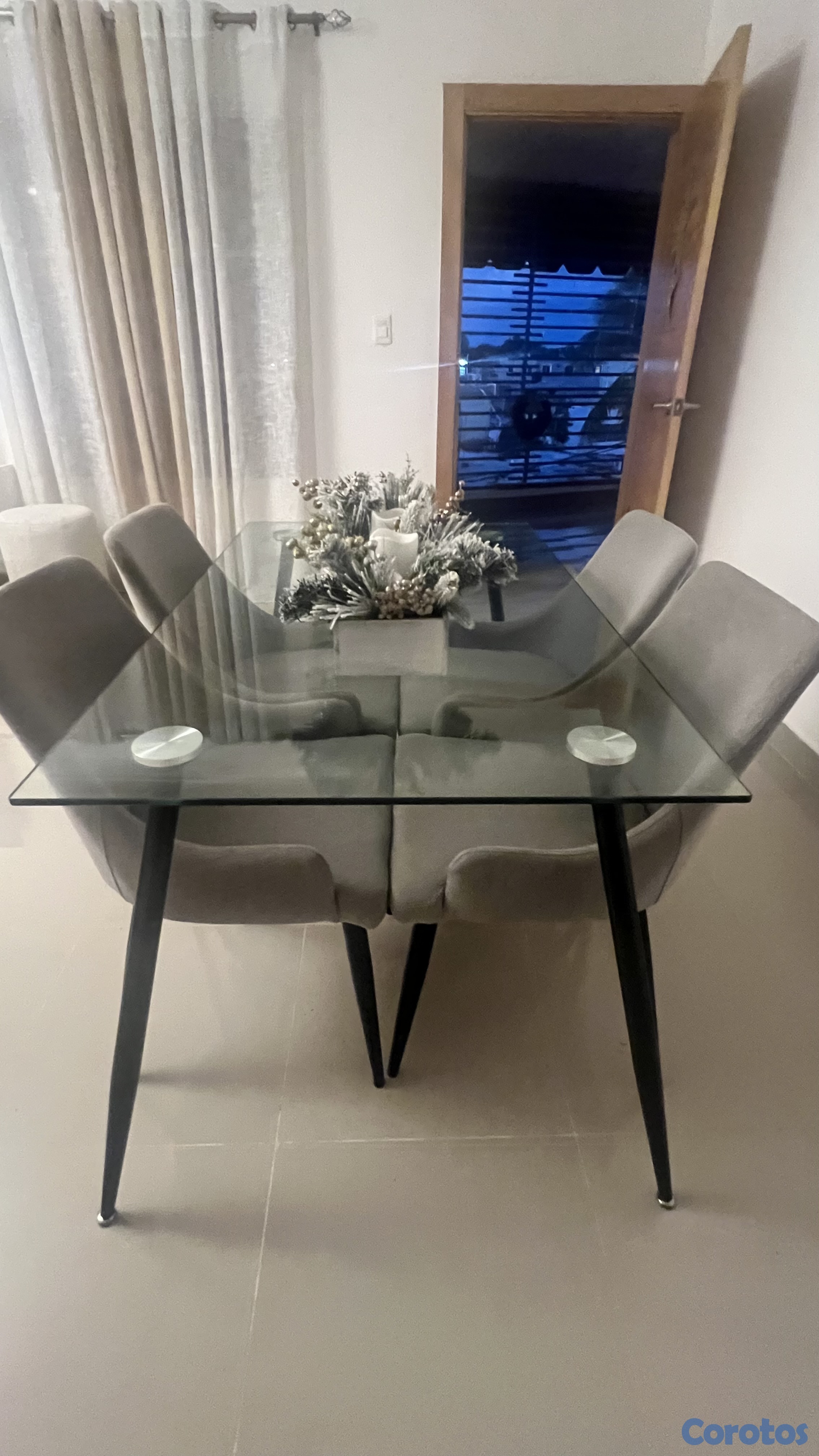 muebles y colchones - Vendo comedor 4 sillas  1