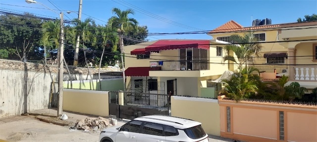 casas - Venta de casa de 2 niveles en la avenida independencia Distrito Nacional