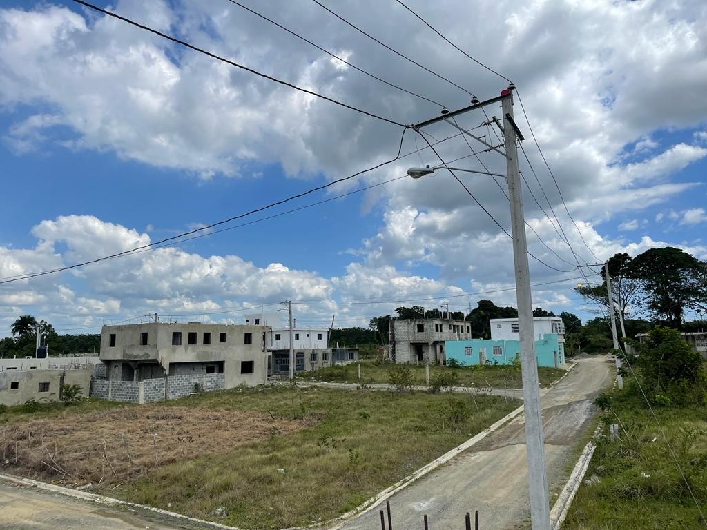 solares y terrenos - Residencial Don Marcos y Res.  Doña Luz venta de terreno desc. 300 pesos por mts 1