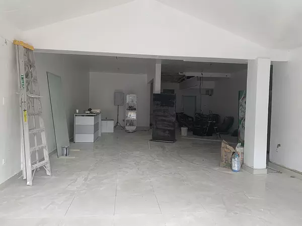 oficinas y locales comerciales - Propiedad céntrica en Bella Vista 2