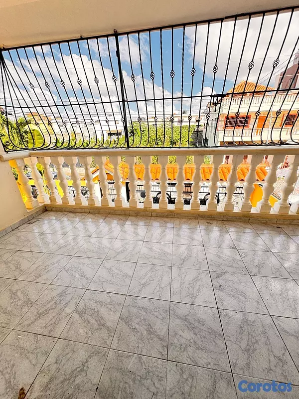 casas - venta de casa en la autopista de san isidro con 4 parqueos Santo Domingo este  11