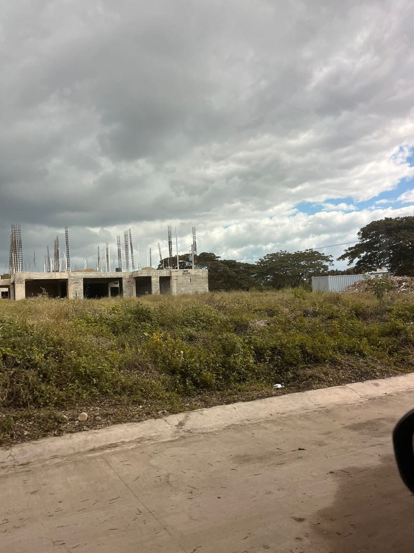 solares y terrenos - Se Vende Solar en Jardines del Norte, Residencial Cerrado 0