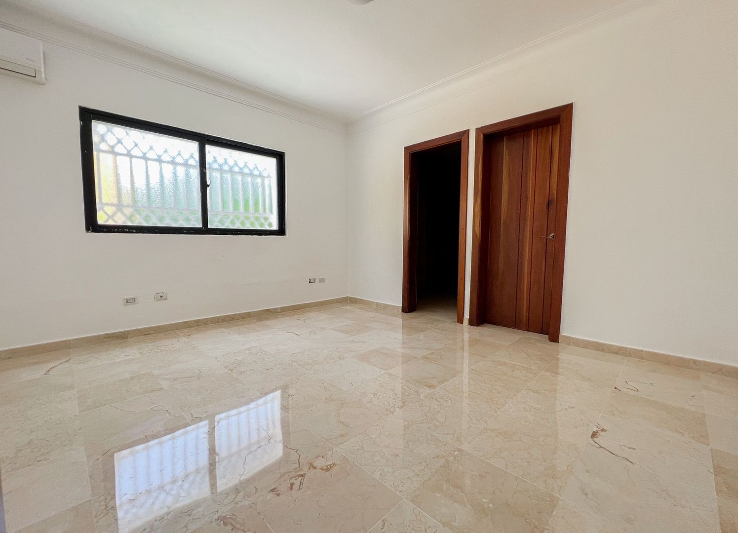 casas - Bella Vista, Espectacular Casa De Amplios Espacios 4 Habitaciones  7