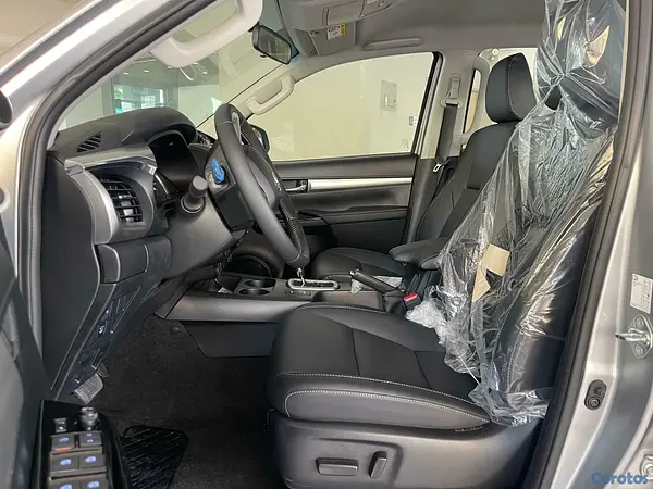 jeepetas y camionetas - Toyota Hilux Limited 2026 8