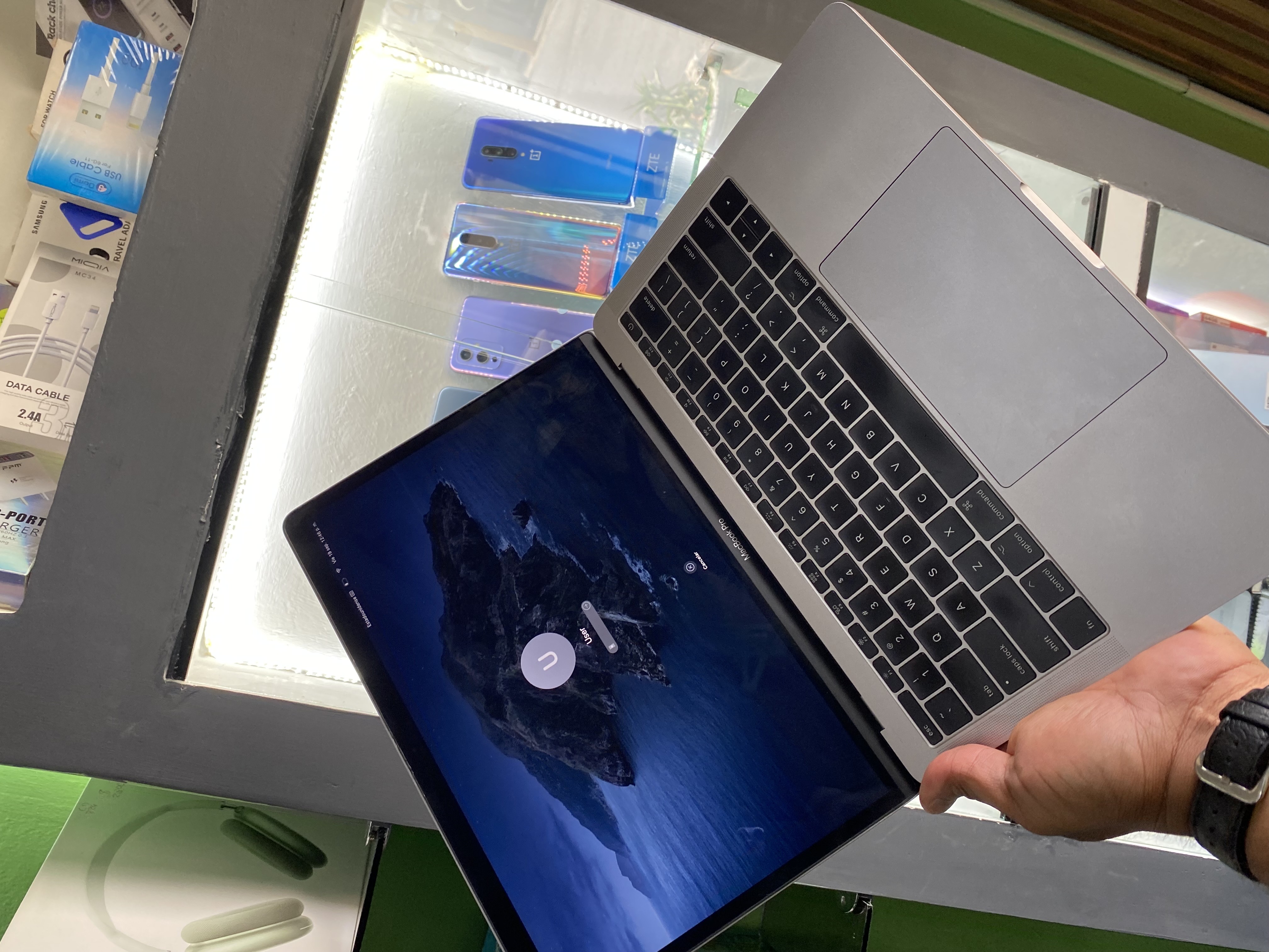 computadoras y laptops - MacBook Pro 2017  512GB 16GB  3