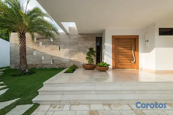 casas - ¡Amplia y Moderna Casa de un Solo Nivel con Piscina en Los Cacicazgos! 2