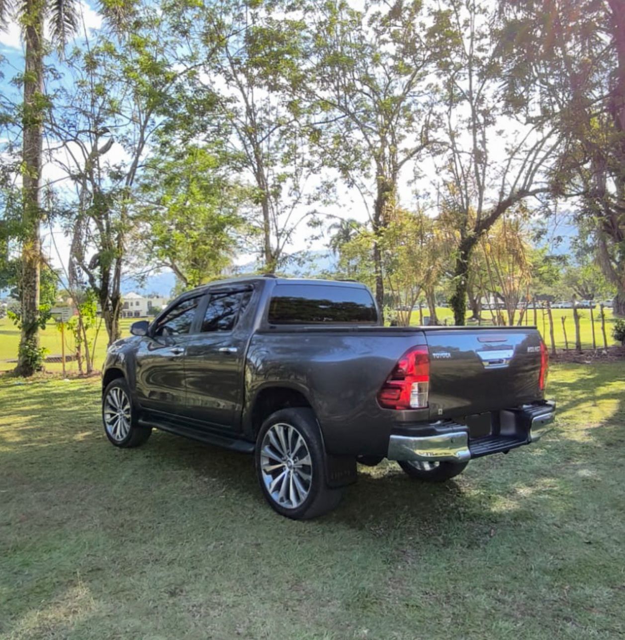 jeepetas y camionetas - Toyota hilux 2017 1