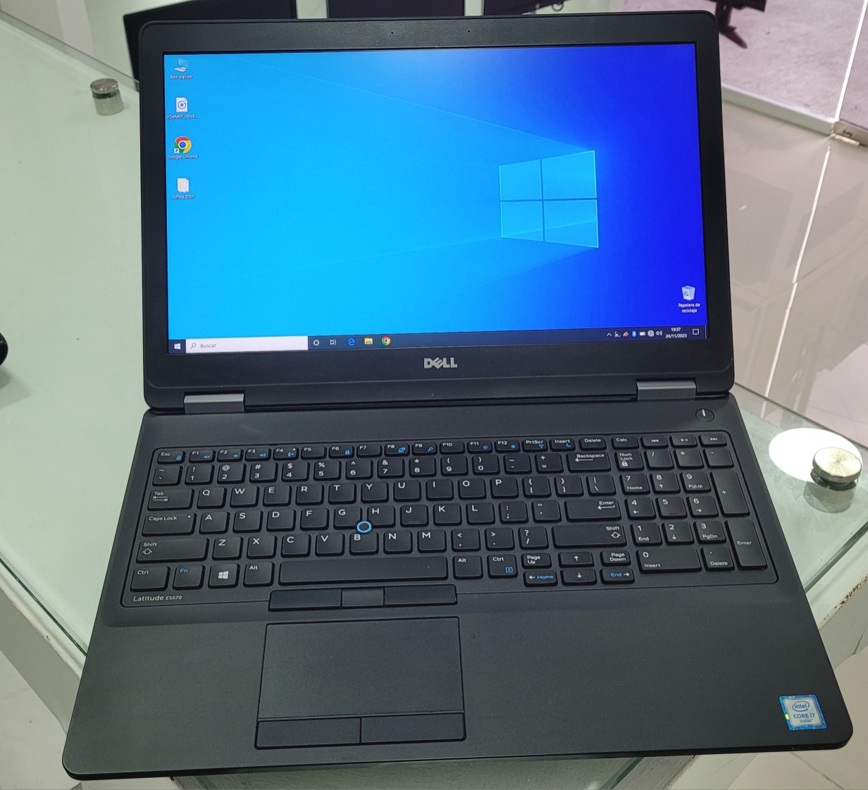 computadoras y laptops - Dell 5570 17 Pulg Core i7 6th Gen Ram 16gb ddr4 Disco SSD 512GB SSD ATY RADEON  1