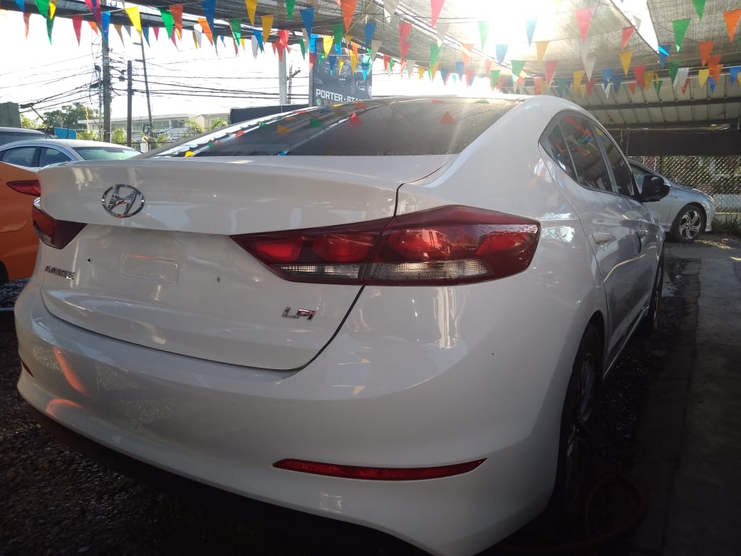 carros - HYUNDAI AVANTE 2017 BLANCO 3