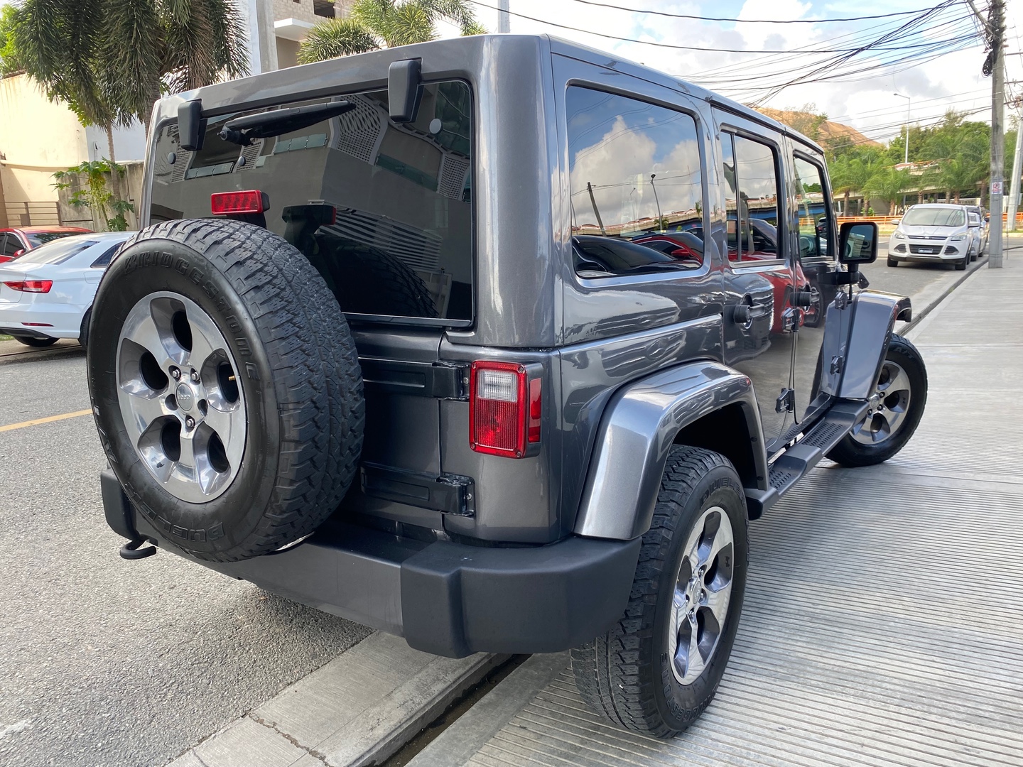 jeepetas y camionetas - Jeep Wrangler Unlimited Sahara 2017 4