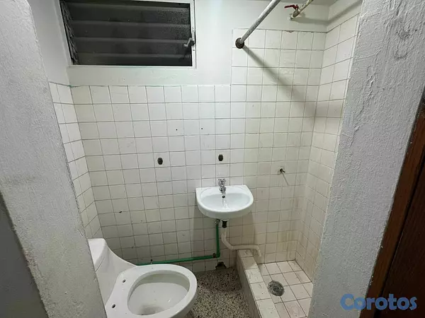 apartamentos - ALQUILO Amplio Apartamento Clásico con 205 m² en E 15