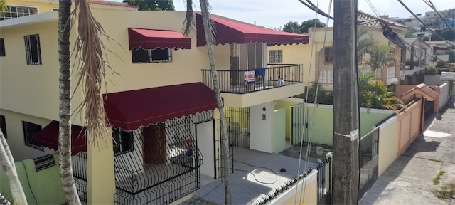 casas - Venta de casa de 2 niveles en la avenida independencia Distrito Nacional 1
