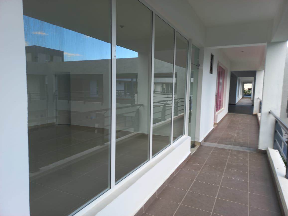 oficinas y locales comerciales - Alquilo local en plaza comercial en Las Americas