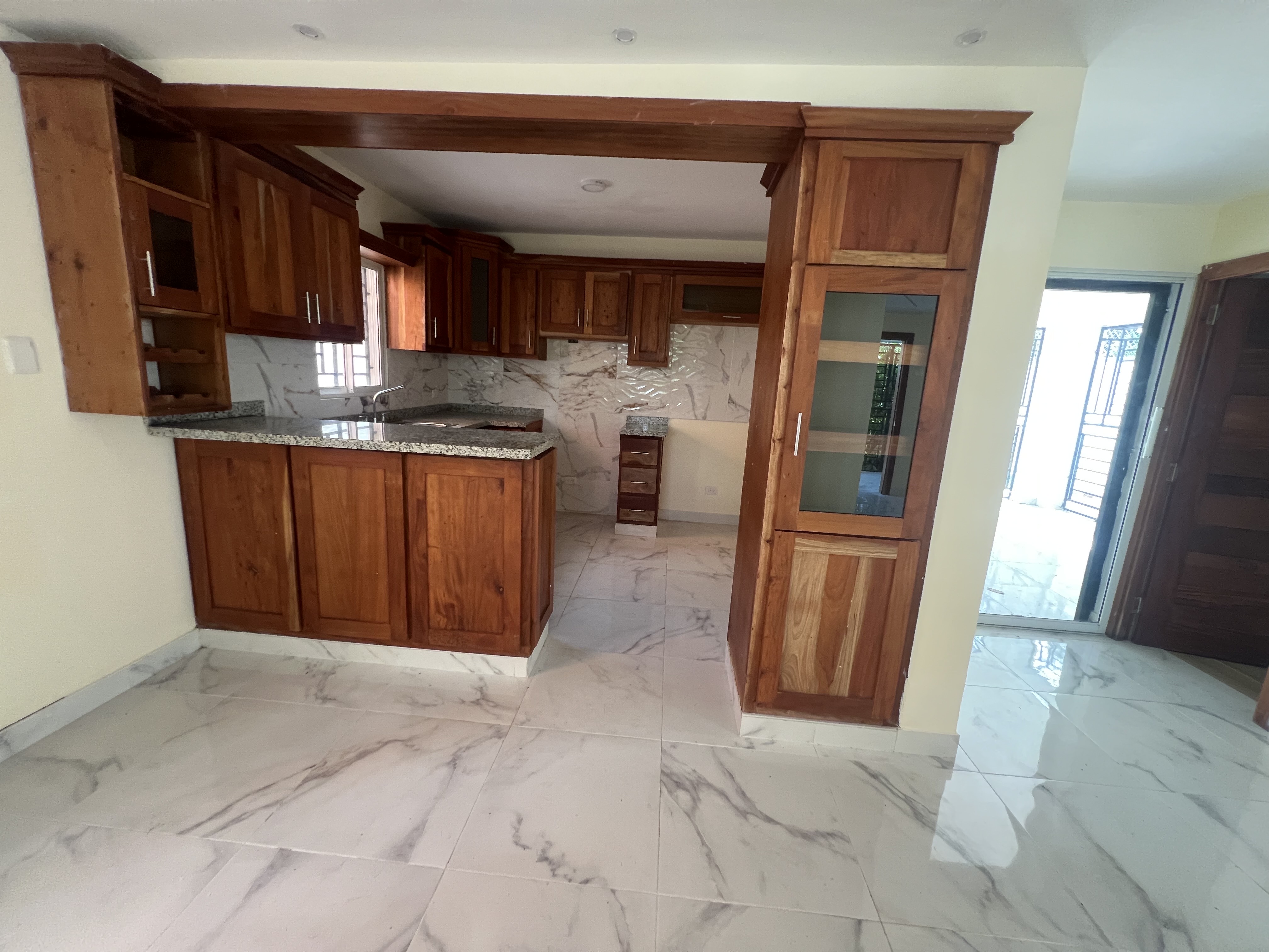 casas - vente de casa en la autopista de san isidro con 4 habitaciones y patio  5