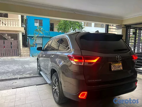 jeepetas y camionetas - Toyota higlander xle 2019 7