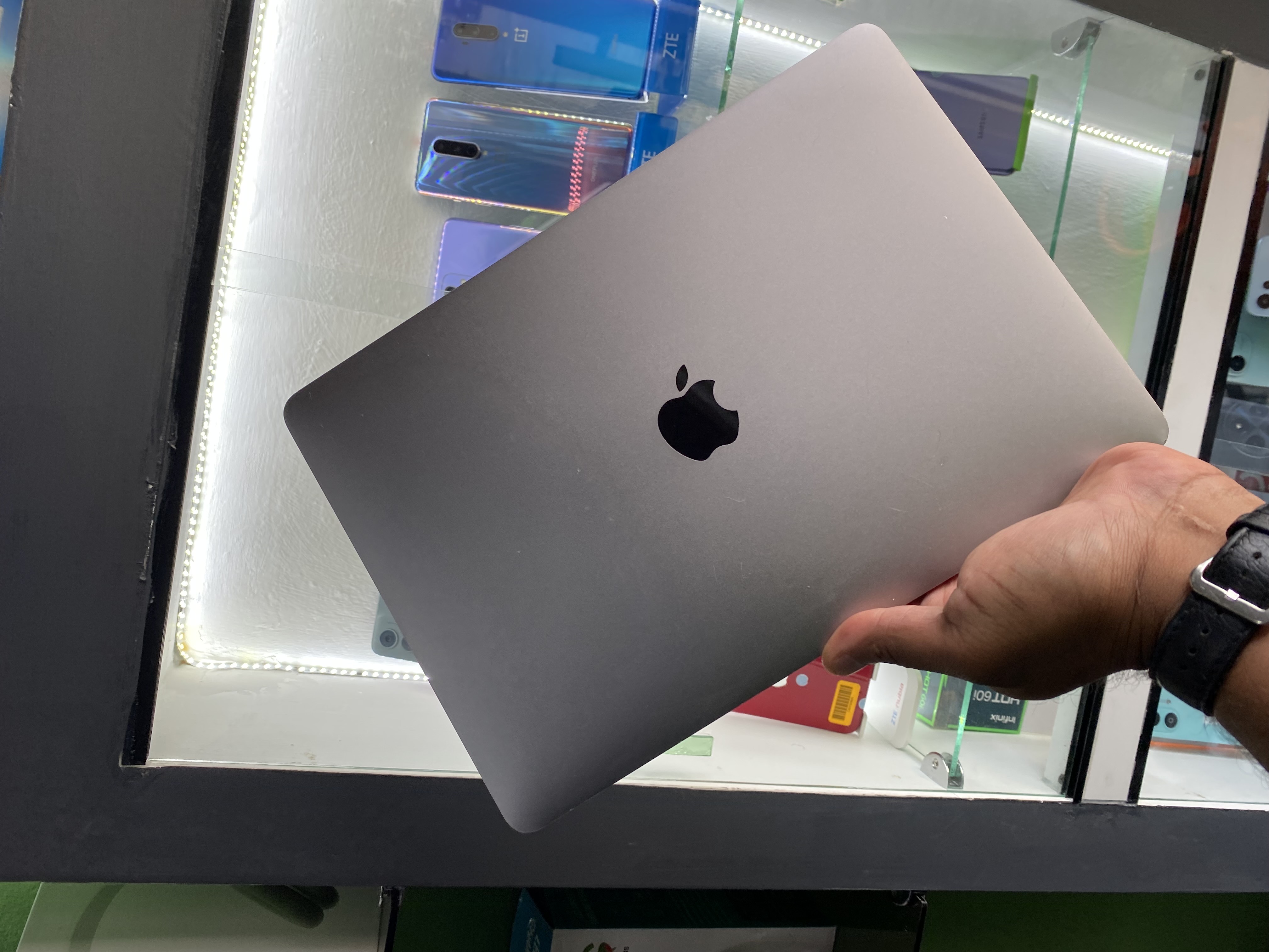 computadoras y laptops - MacBook Pro 2017  512GB 16GB  4