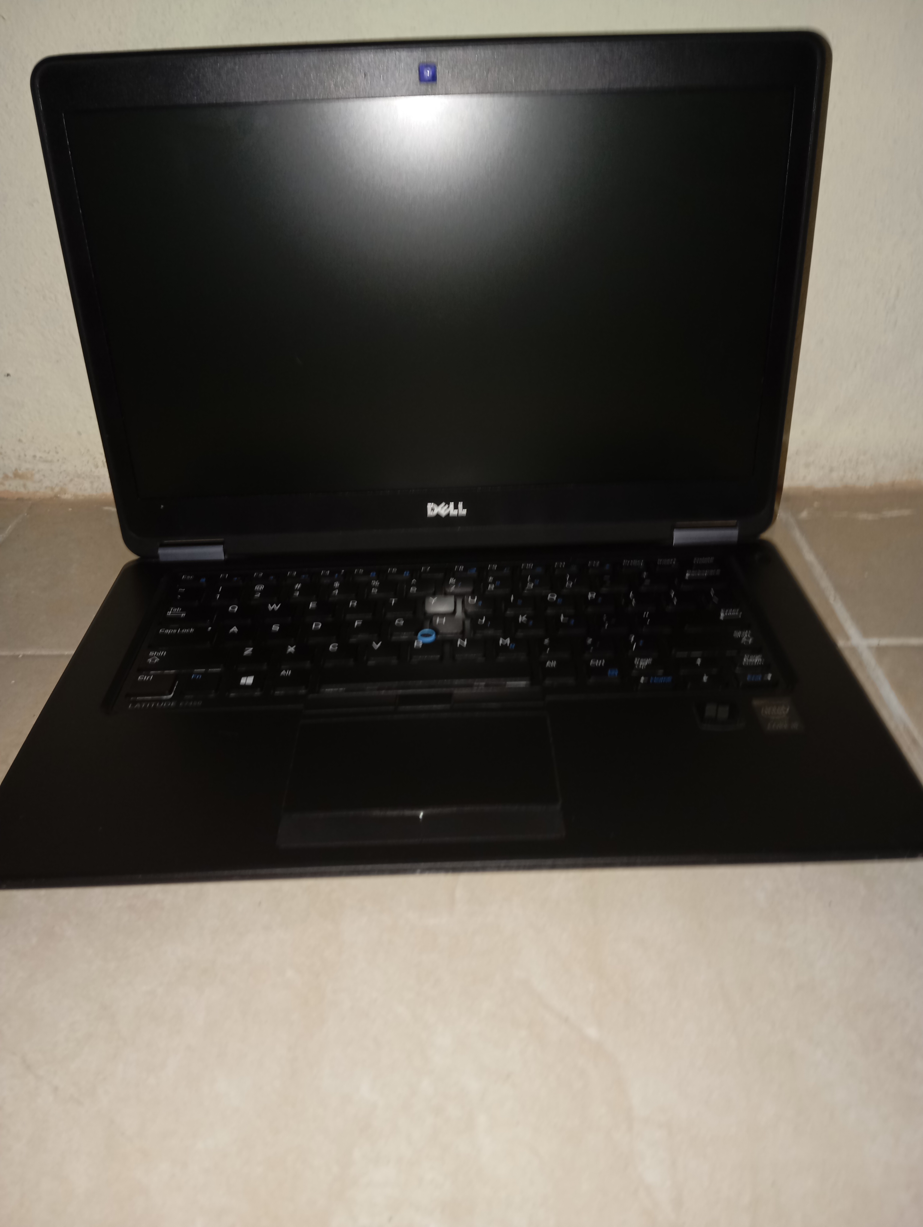 computadoras y laptops - contiene cargador.