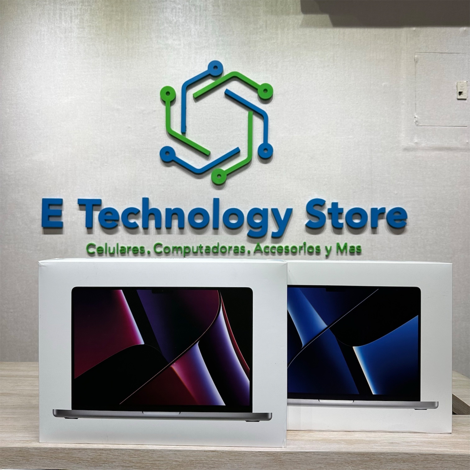 computadoras y laptops - MACBOOK PRO 16 M2 2023 16GB RAM 512GB/1TB NUEVAS SELLADAS SOMOS TIENDA FISICA