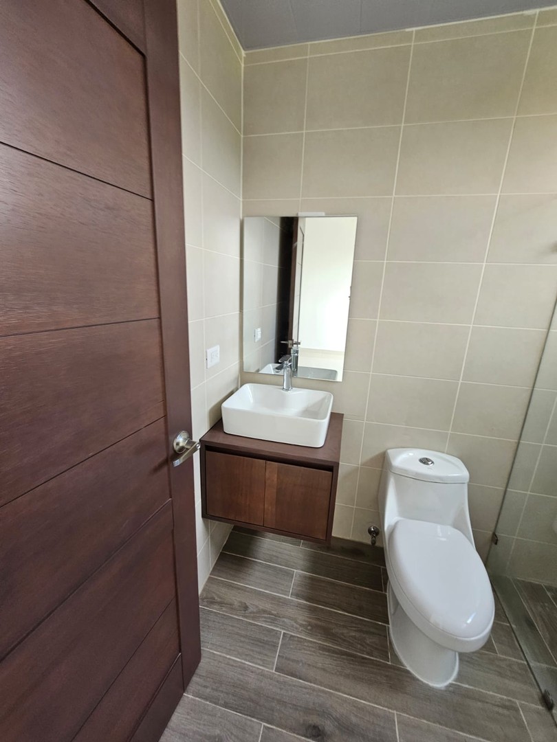 apartamentos - Apartamento en Venta 2do Nivel, Residencial Cerrado  4