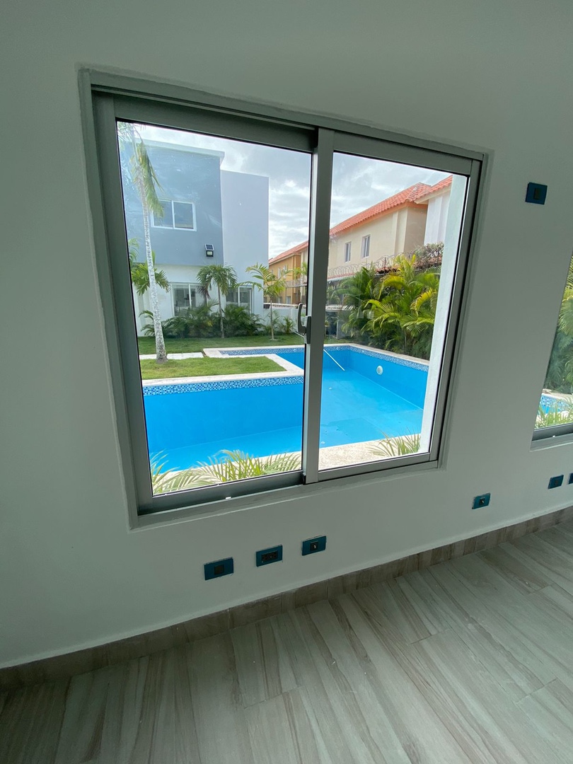 casas vacacionales y villas - Venta de Villa tipo townhouse en Bavaro punta cana con acceso a playa Bavaro  1