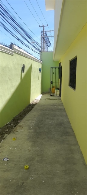 casas - Venta de casa de 2 niveles en la avenida independencia Distrito Nacional 2