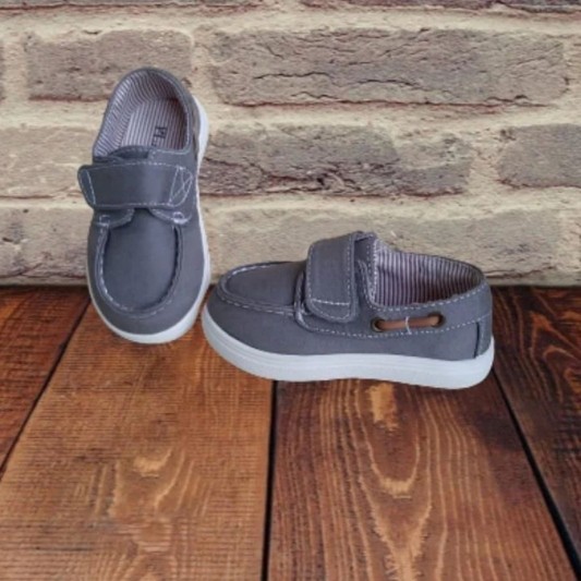 ropa y zapatos - Tenis gris para bebés size #5