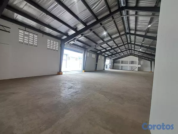 oficinas y locales comerciales - hermosa nave en renta  6