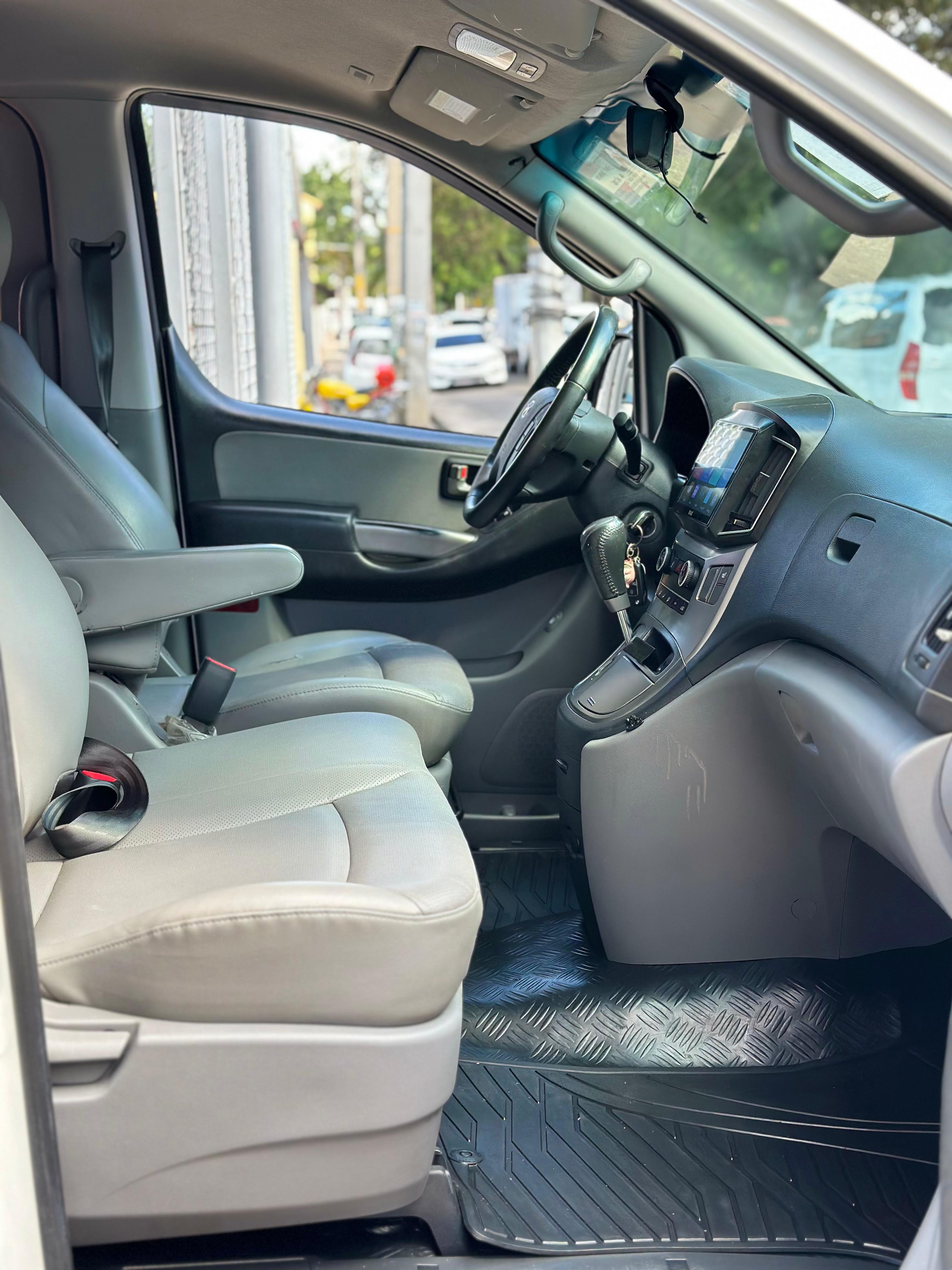 jeepetas y camionetas - 2019 HYUNDAI GRAND STAREX 12 PASAJEROS 6
