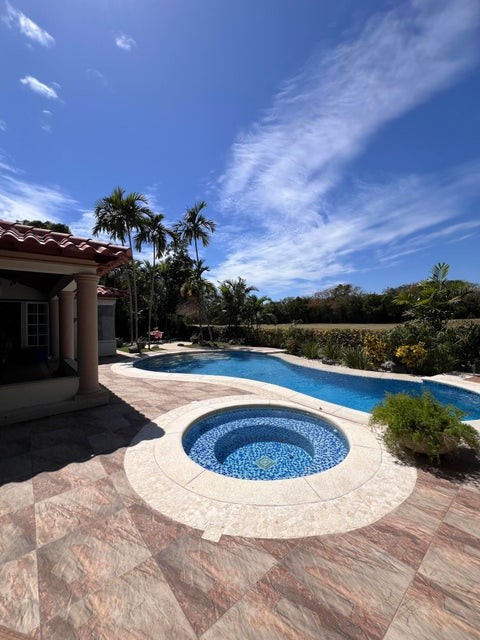 casas - Casa en venta Juan Dolio #24-1377 cuatro dormitorios, piscina, jardín privado. 7