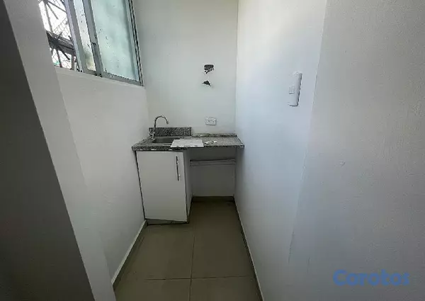 oficinas y locales comerciales - se alquila local  4