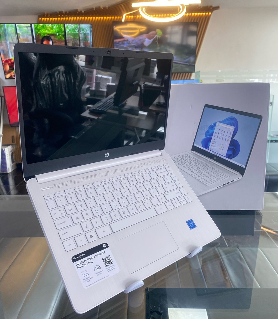 computadoras y laptops - Hermosa Laptop HP 14-dp0052dx, Pantalla 14 pulgs 1 año de garantía 