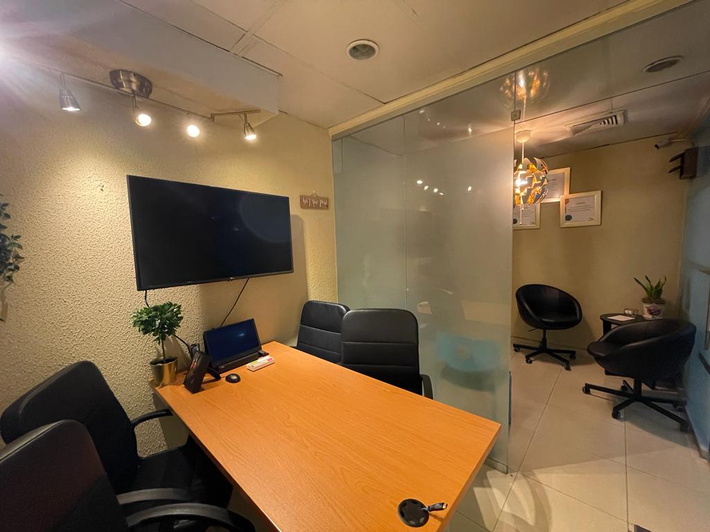 oficinas y locales comerciales - Oficina amueblada proximo a la Churchill 8